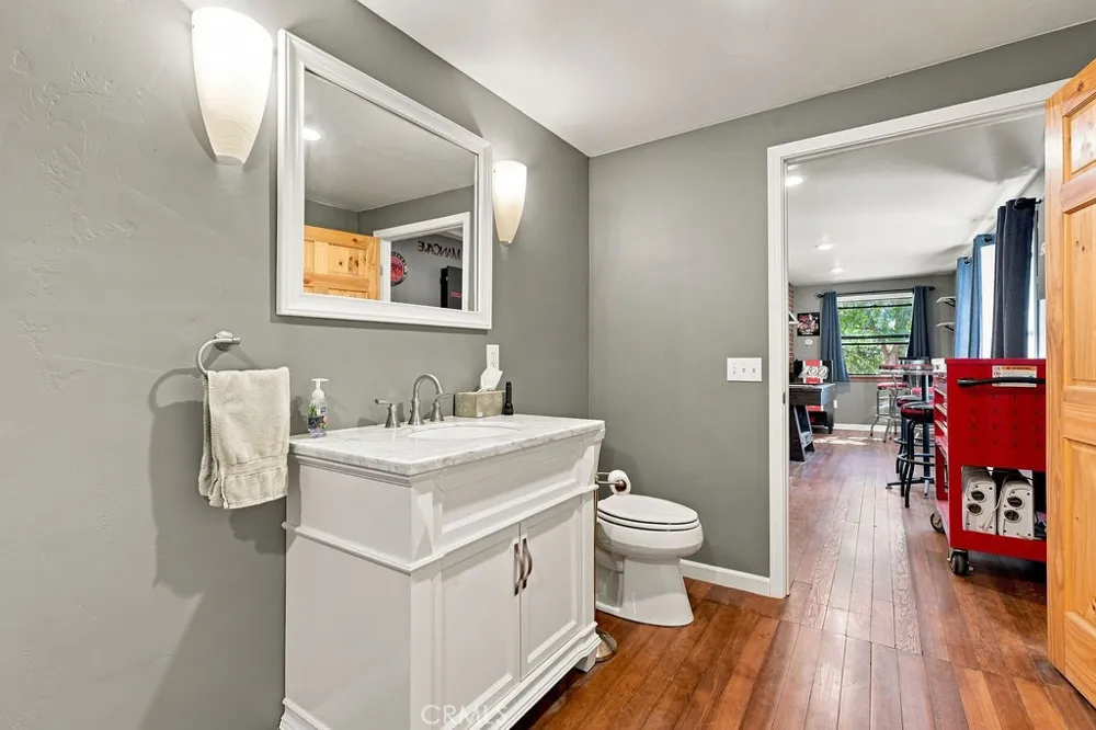 25086 Valle Crestline, CA 92325