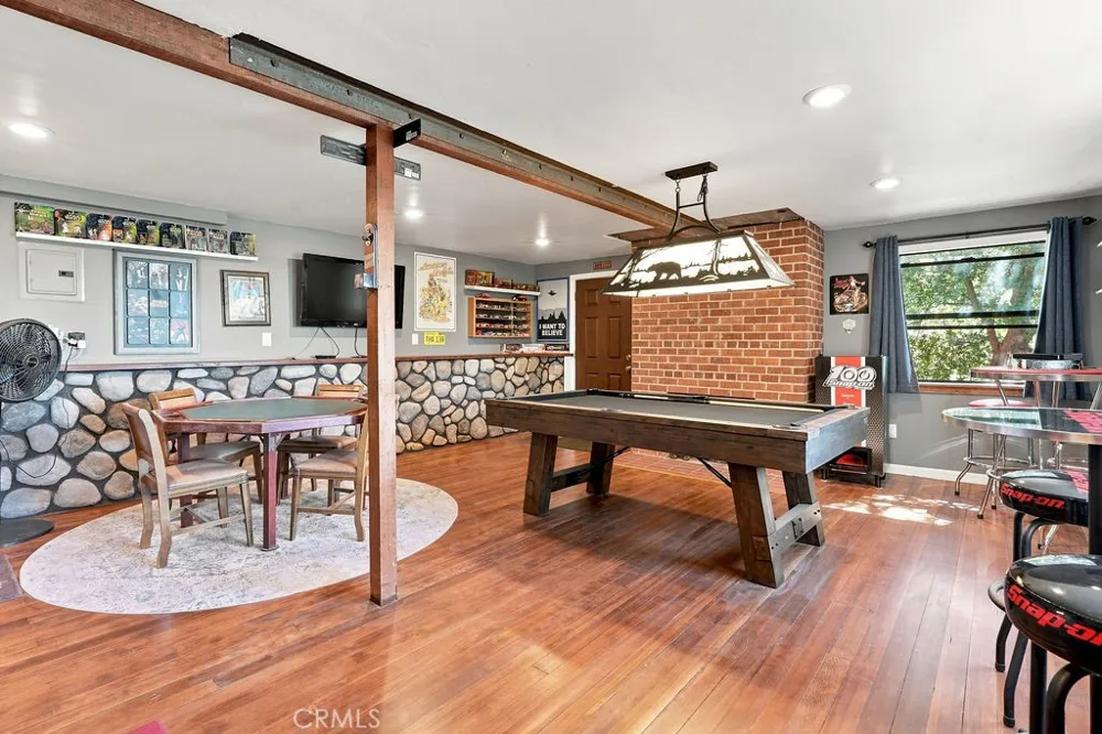 25086 Valle Crestline, CA 92325