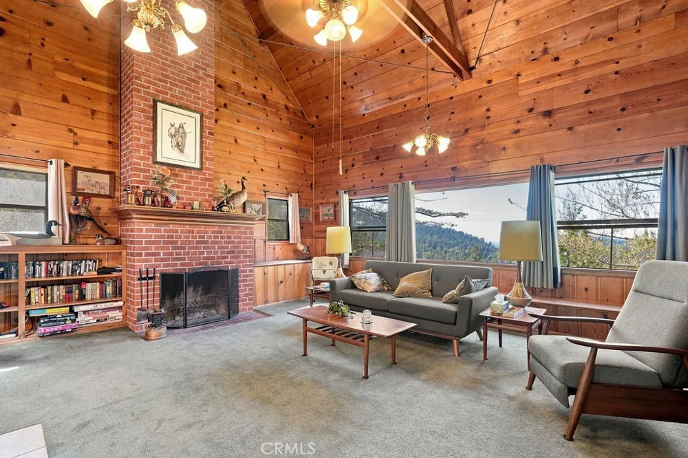 25086 Valle Crestline, CA 92325