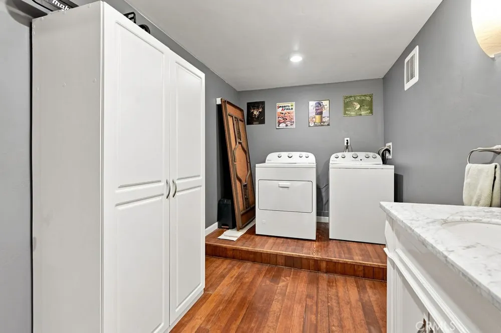 25086 Valle Crestline, CA 92325