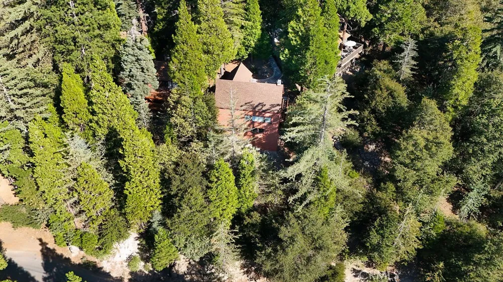 25086 Valle Crestline, CA 92325