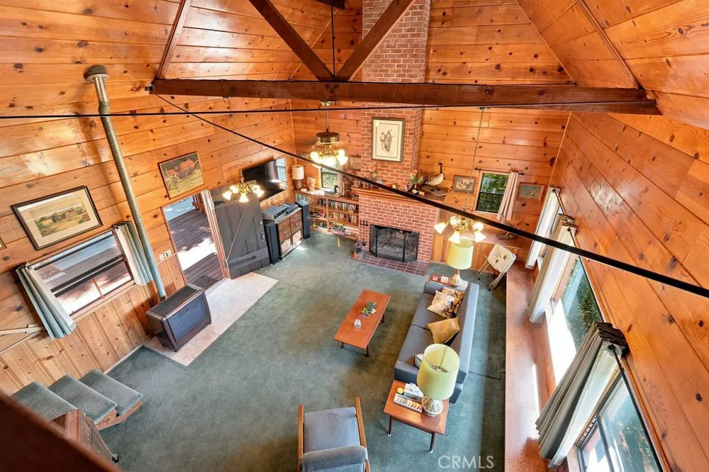 25086 Valle Crestline, CA 92325