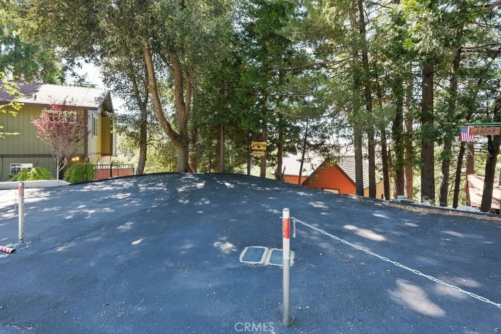 25086 Valle Crestline, CA 92325