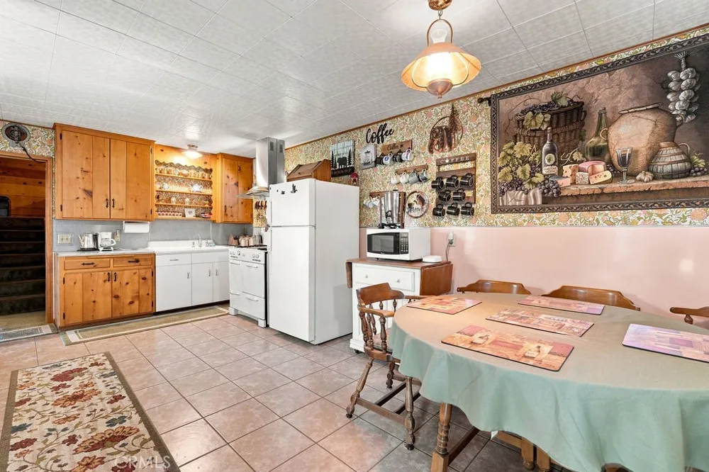 25086 Valle Crestline, CA 92325