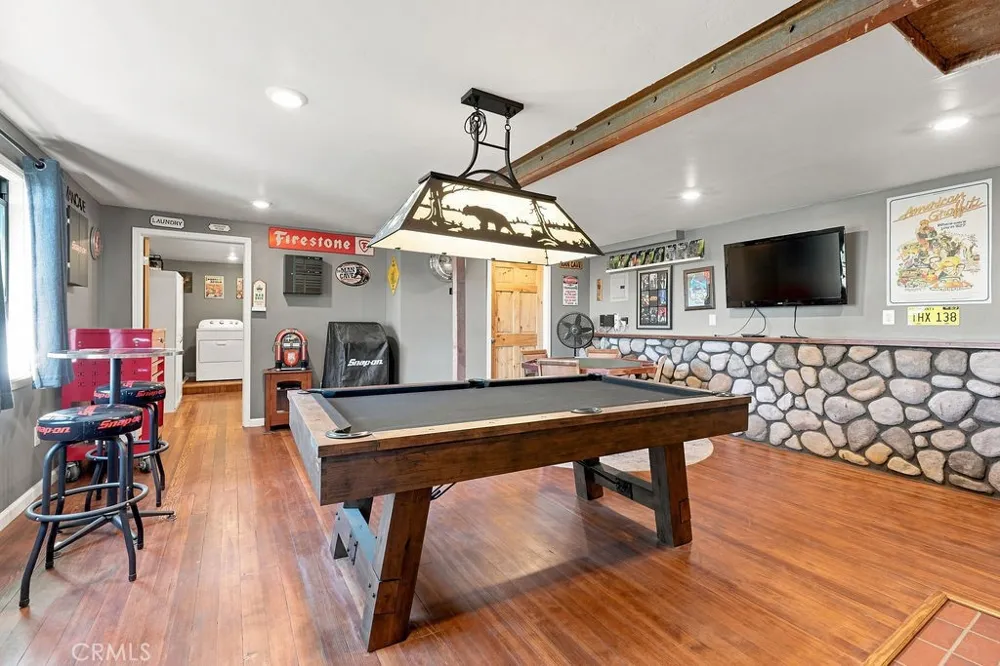 25086 Valle Crestline, CA 92325