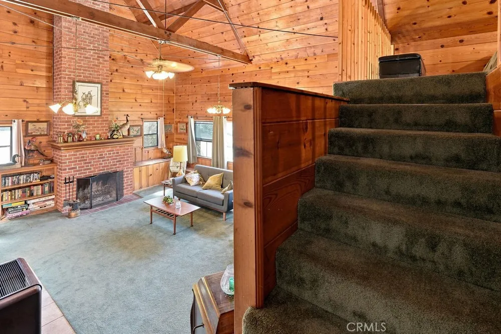 25086 Valle Crestline, CA 92325