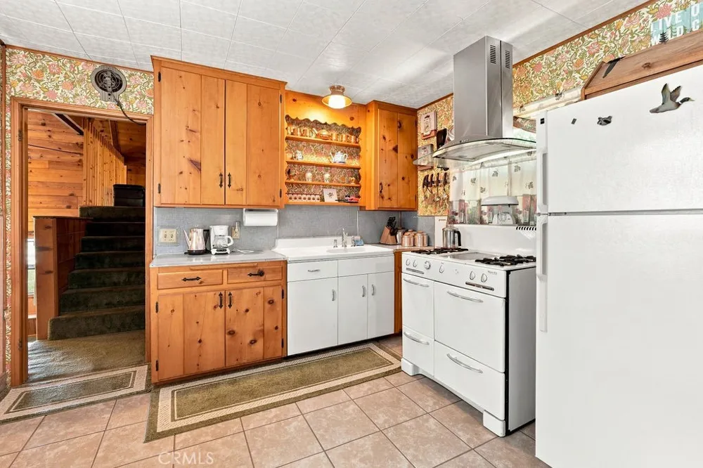 25086 Valle Crestline, CA 92325
