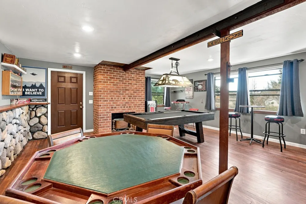 25086 Valle Crestline, CA 92325