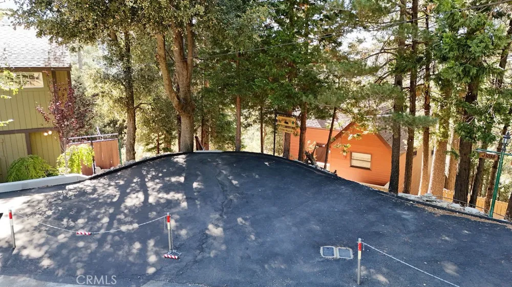 25086 Valle Crestline, CA 92325