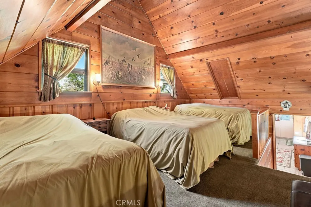25086 Valle Crestline, CA 92325