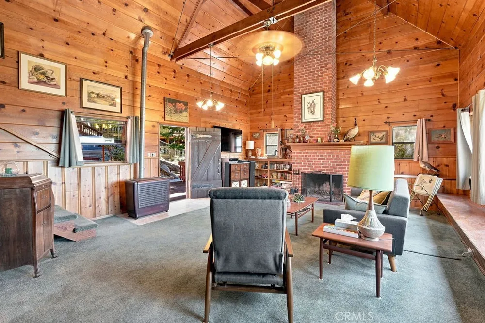 25086 Valle Crestline, CA 92325