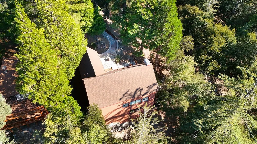 25086 Valle Crestline, CA 92325