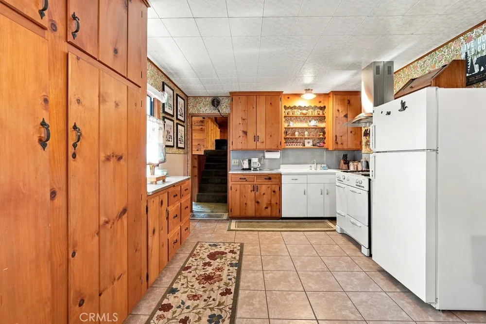 25086 Valle Crestline, CA 92325