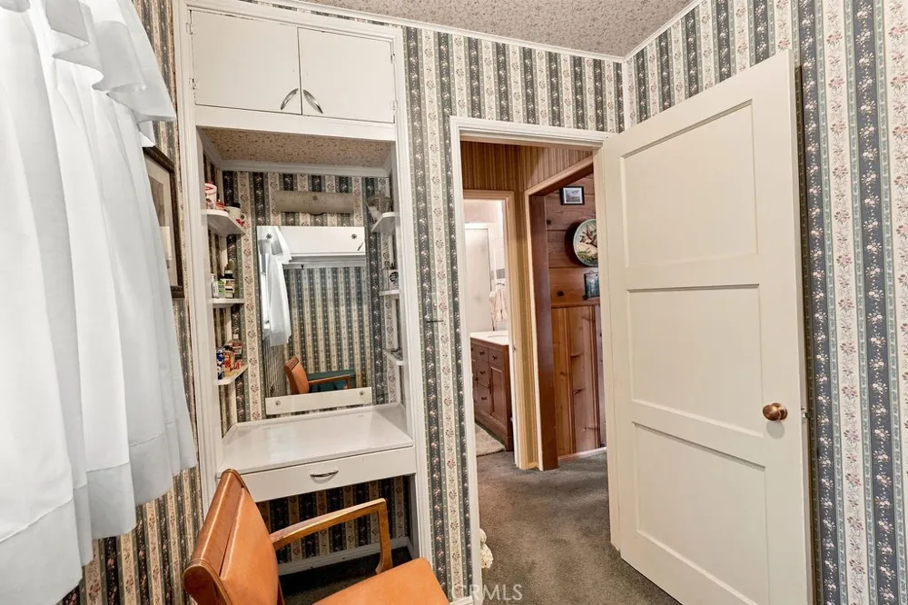 25086 Valle Crestline, CA 92325