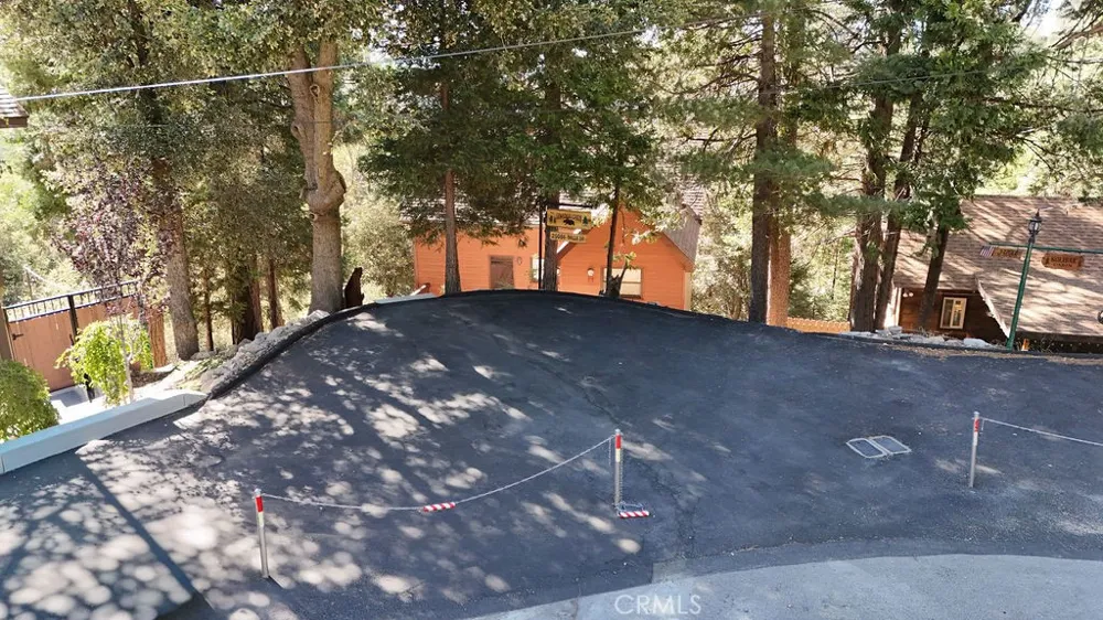 25086 Valle Crestline, CA 92325