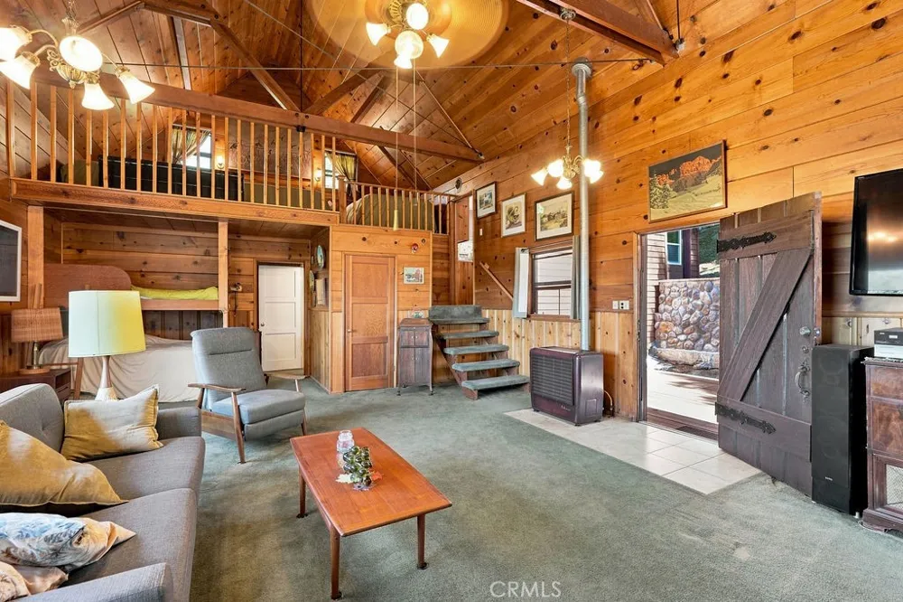 25086 Valle Crestline, CA 92325
