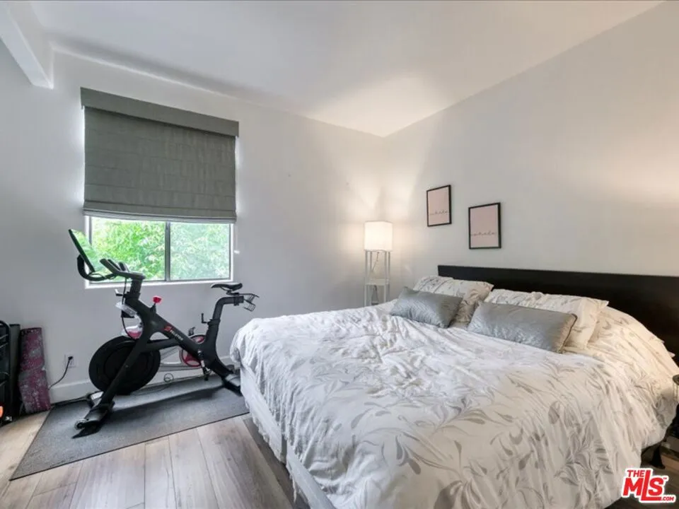 4477 Woodman Avenue #304 Sherman Oaks, CA 91423