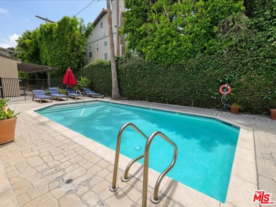 4477 Woodman Avenue #304 Sherman Oaks, CA 91423