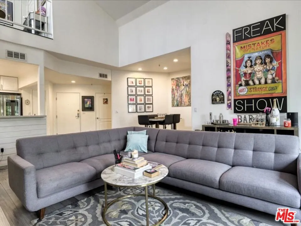 4477 Woodman Avenue #304 Sherman Oaks, CA 91423