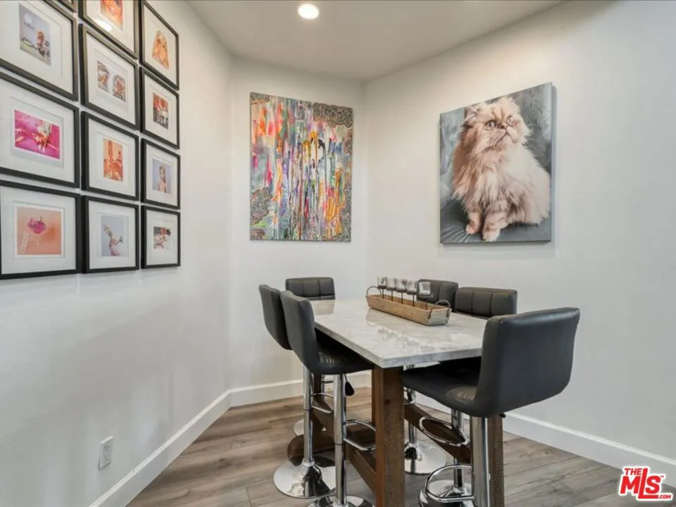 4477 Woodman Avenue #304 Sherman Oaks, CA 91423