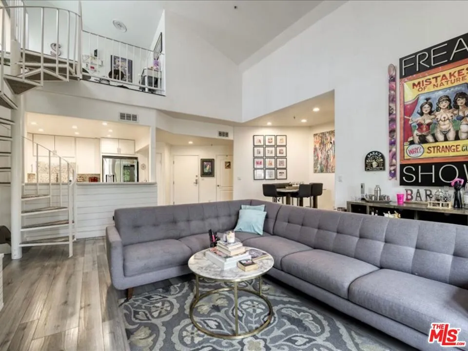4477 Woodman Avenue #304 Sherman Oaks, CA 91423