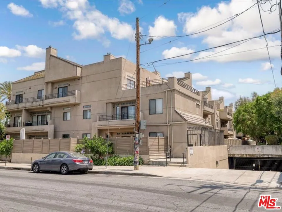 4477 Woodman Avenue #304 Sherman Oaks, CA 91423