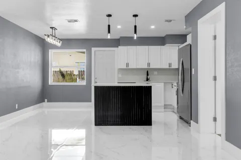 915 SW 3RD STREET