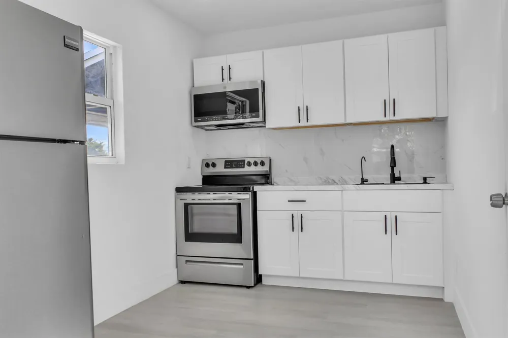 915 SW 3RD STREET Boynton Beach, FL 33435