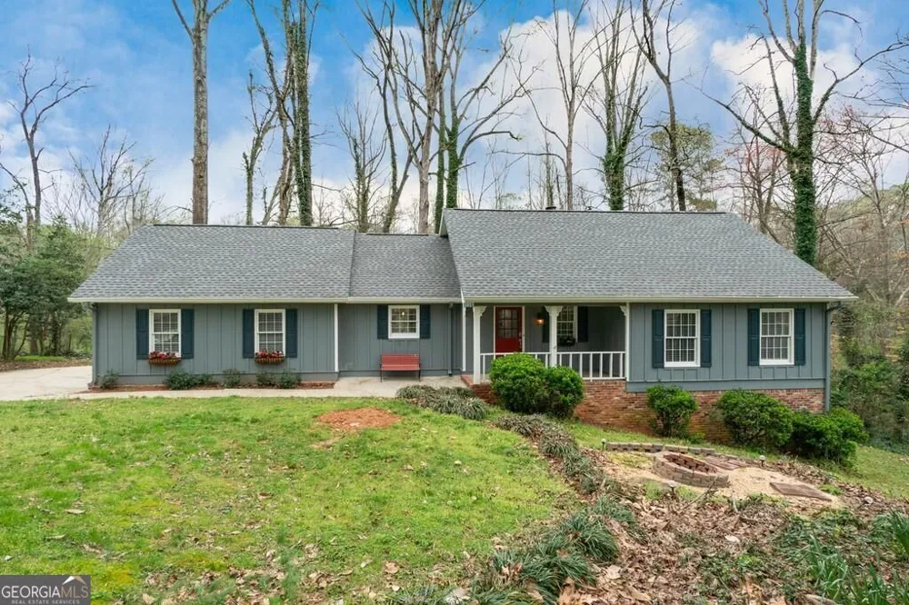 570 VILLAGE GREEN CT SW Lilburn, GA 30047