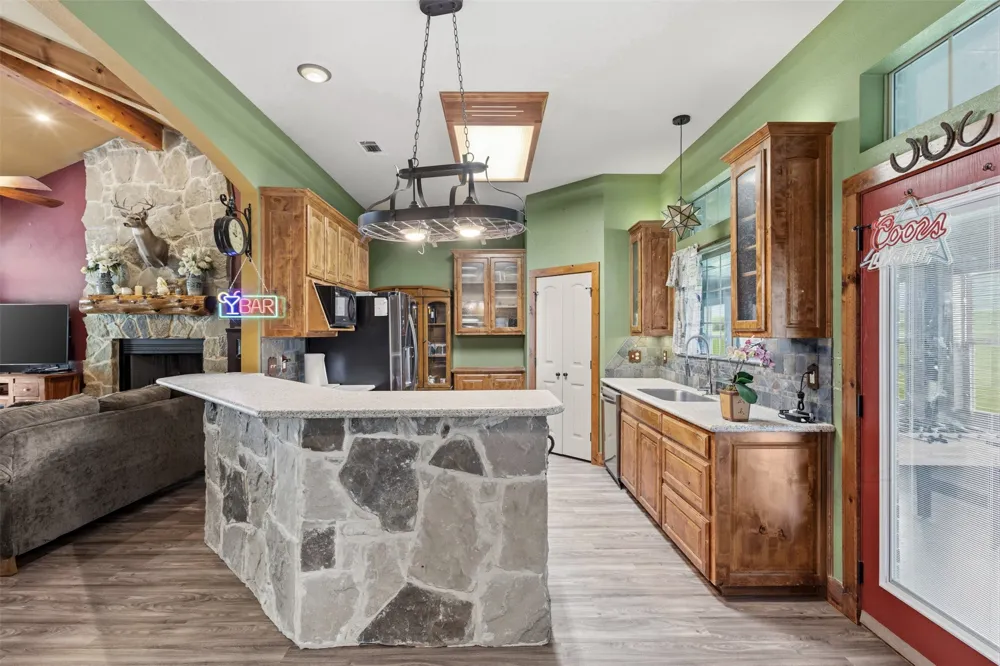 13733 County Road 109 Kaufman, TX 75142