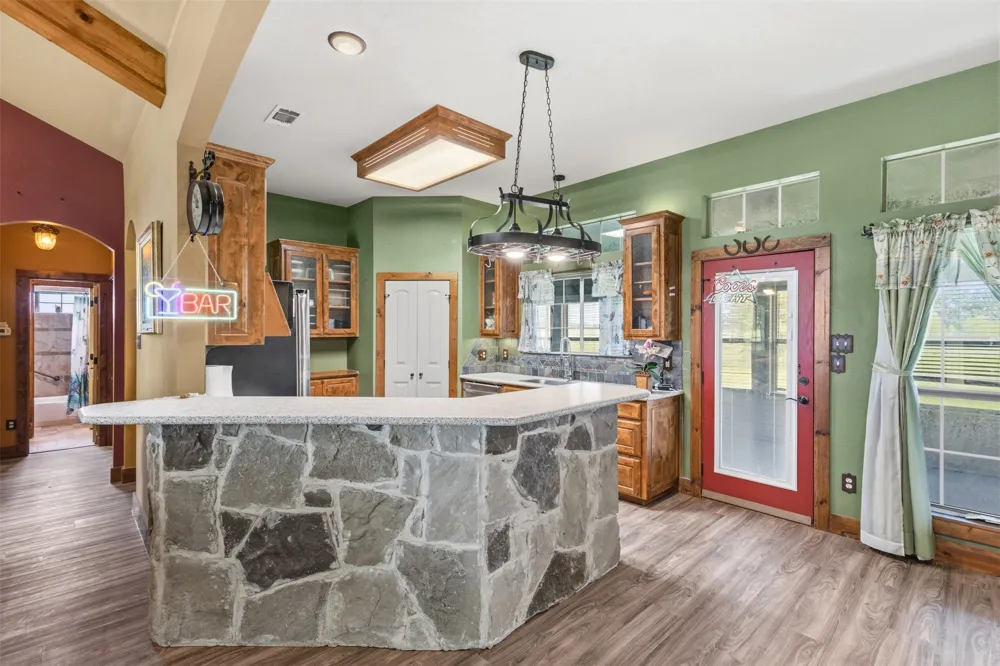 13733 County Road 109 Kaufman, TX 75142