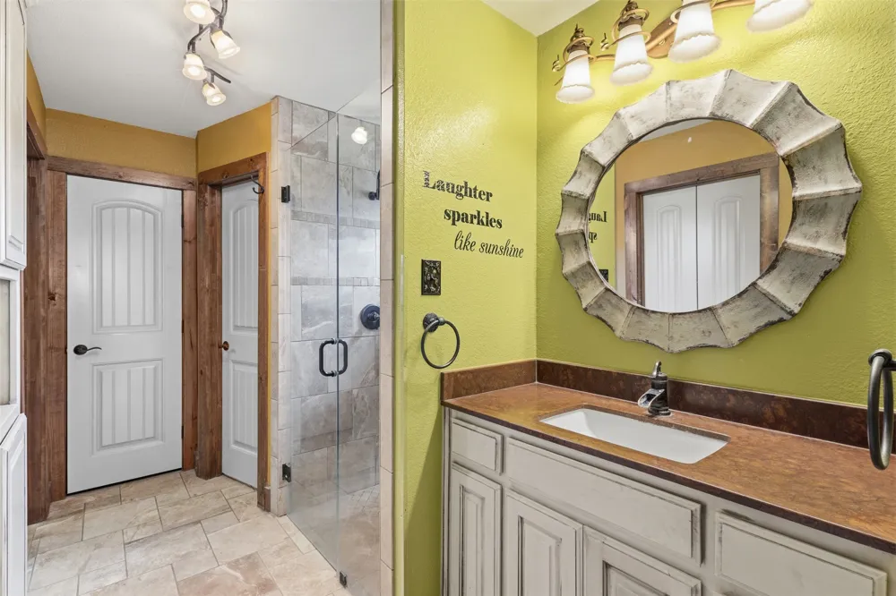 13733 County Road 109 Kaufman, TX 75142