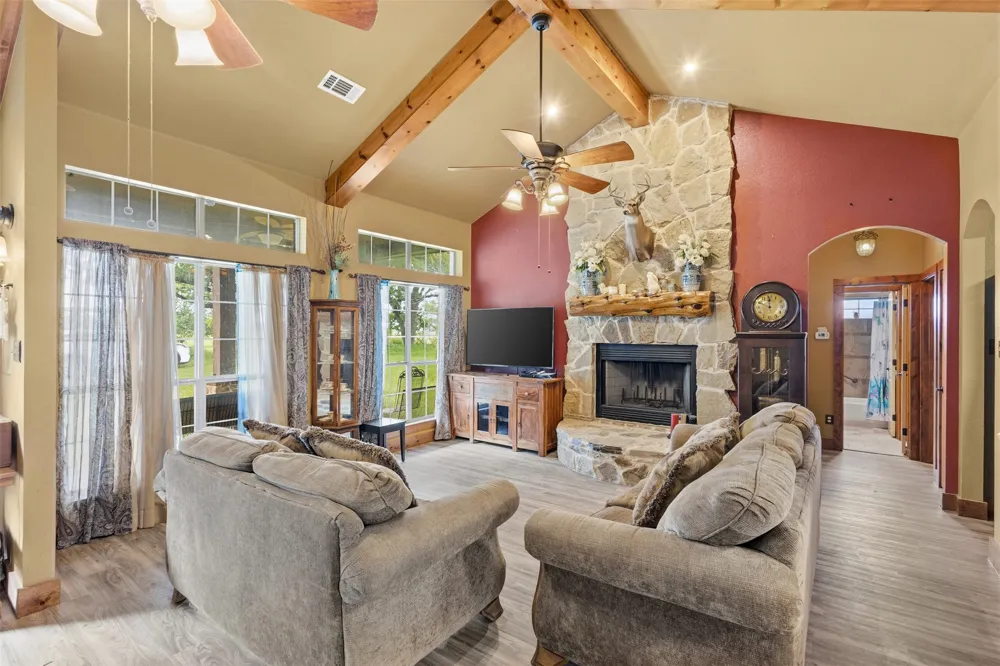 13733 County Road 109 Kaufman, TX 75142
