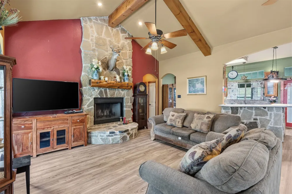 13733 County Road 109 Kaufman, TX 75142
