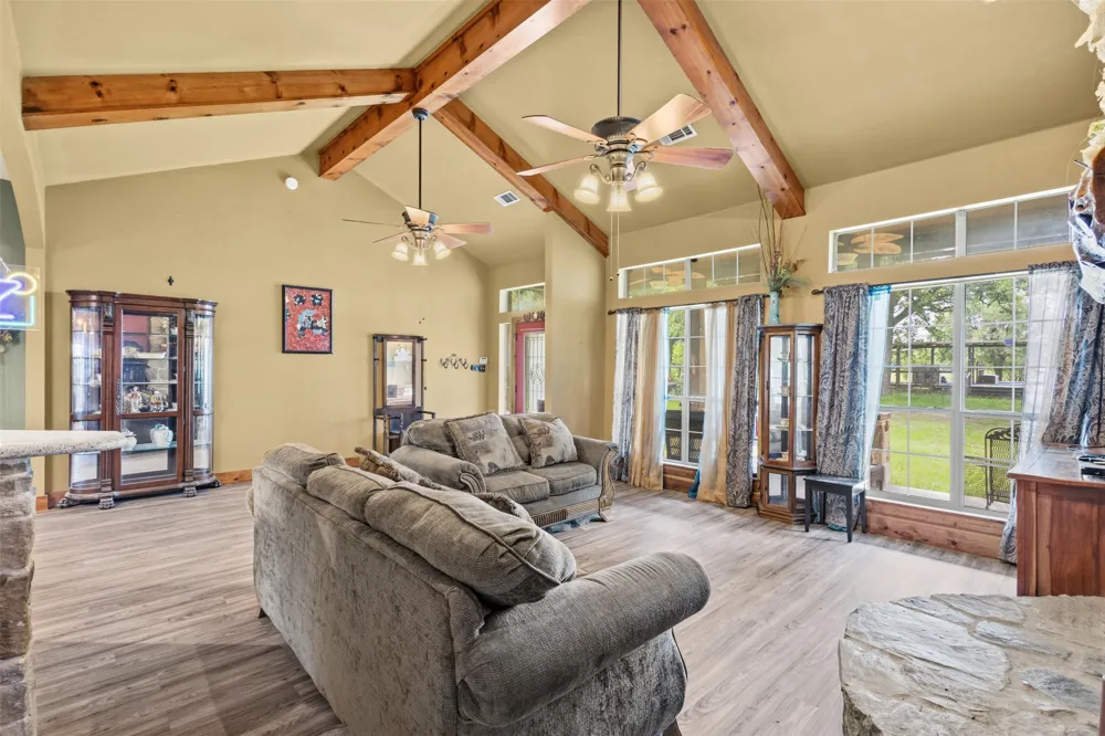 13733 County Road 109 Kaufman, TX 75142