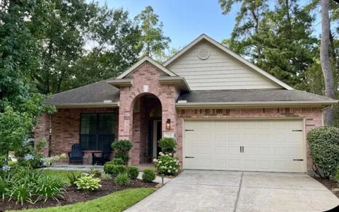 18 E Russet Grove Circle