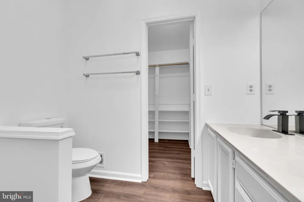 7809 REBEL WALK DRIVE Manassas, VA 20109