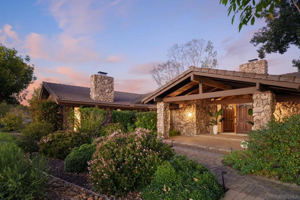 15943 Ranch Hollow Rd Poway, CA 92064