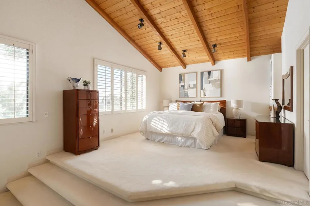 15943 Ranch Hollow Rd Poway, CA 92064