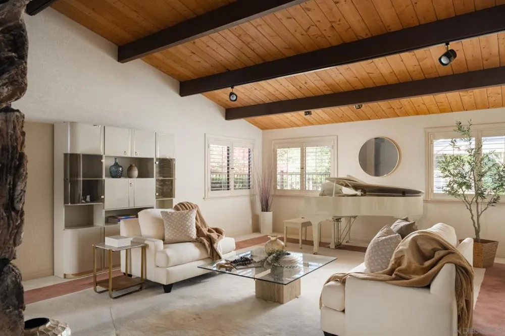 15943 Ranch Hollow Rd Poway, CA 92064