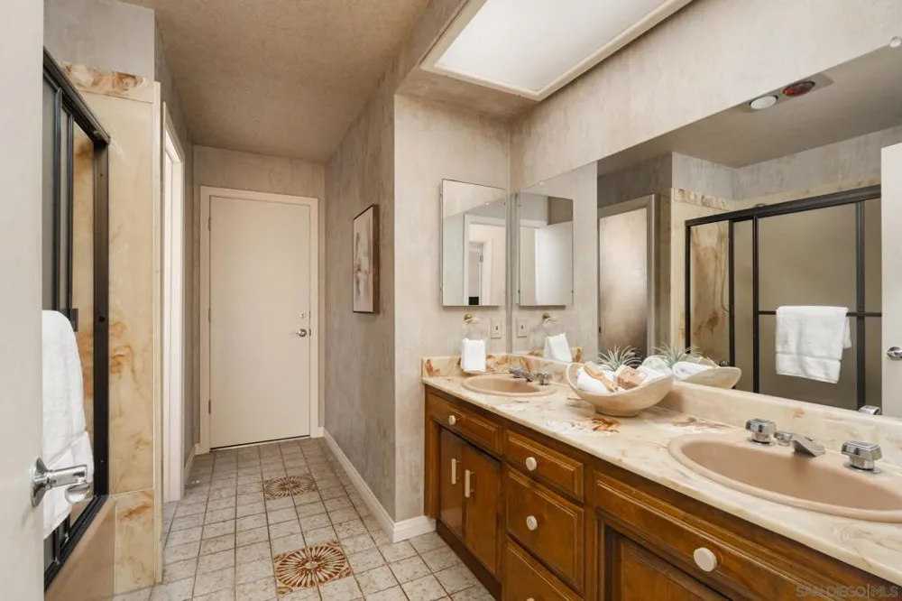 15943 Ranch Hollow Rd Poway, CA 92064