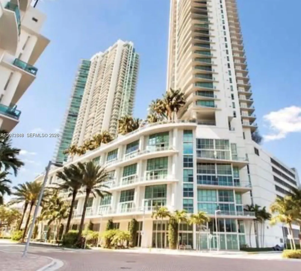 90 SW 3rd St #3408 Miami, FL 33130