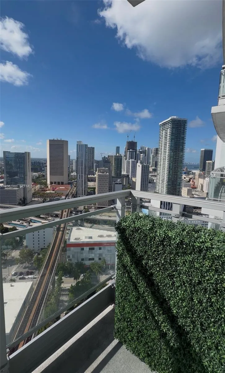 90 SW 3rd St #3408 Miami, FL 33130