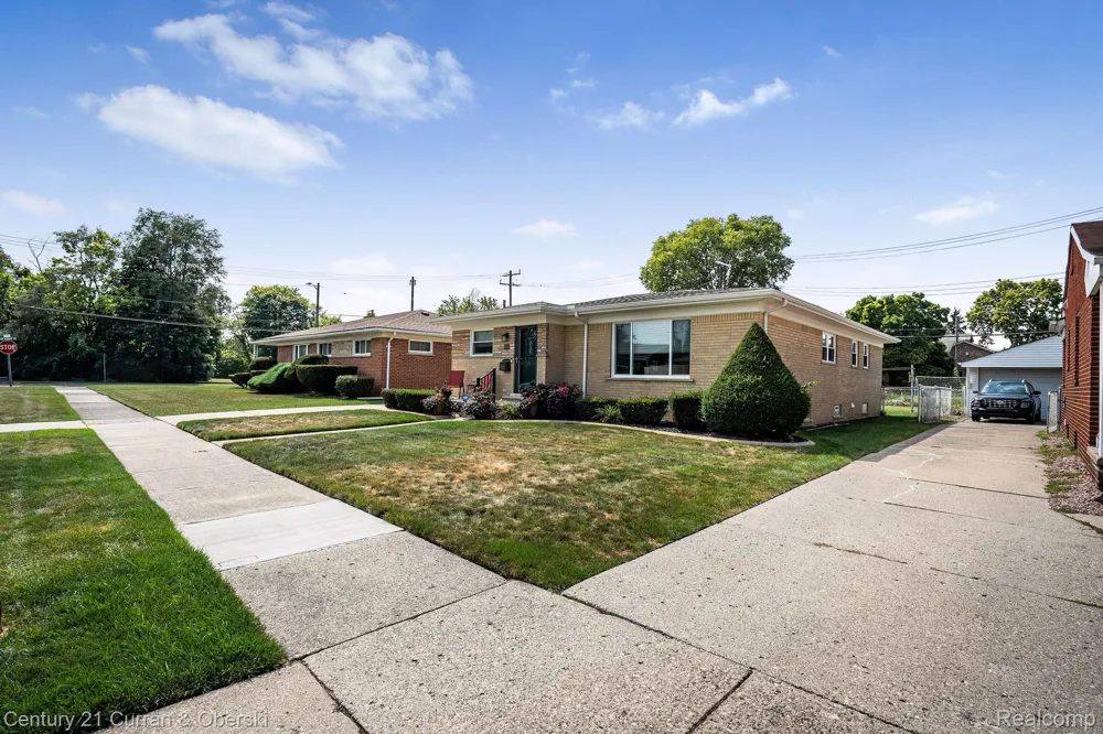 8233 Evangeline Street Dearborn Heights City, MI 48127
