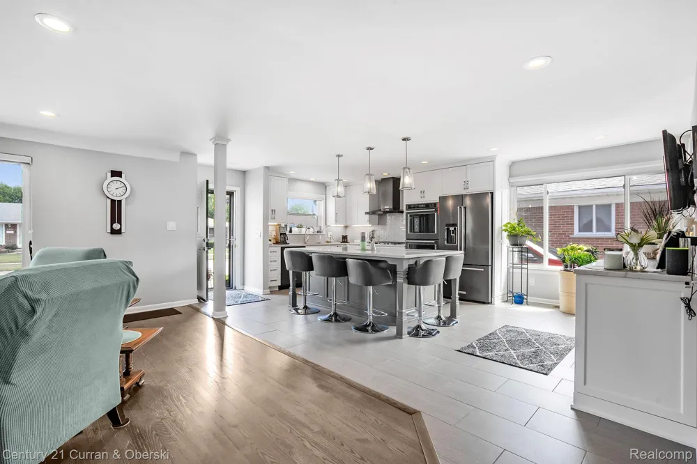 8233 Evangeline Street Dearborn Heights City, MI 48127