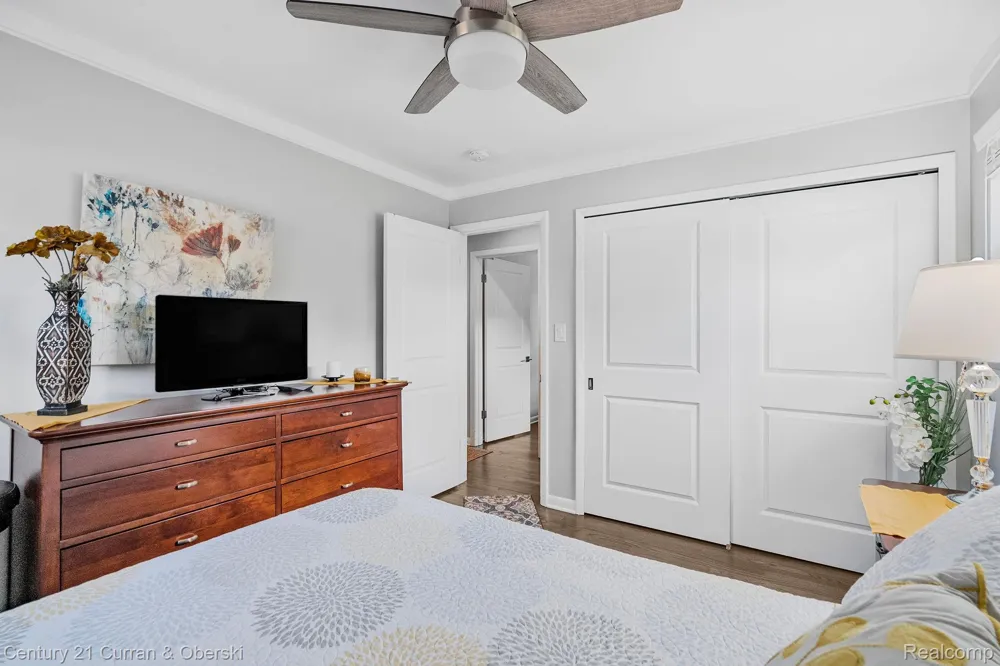 8233 Evangeline Street Dearborn Heights City, MI 48127