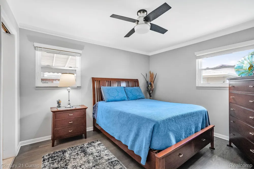 8233 Evangeline Street Dearborn Heights City, MI 48127