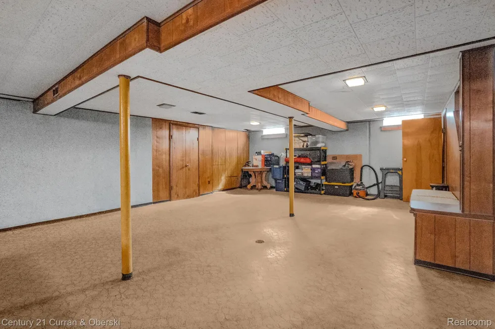 8233 Evangeline Street Dearborn Heights City, MI 48127