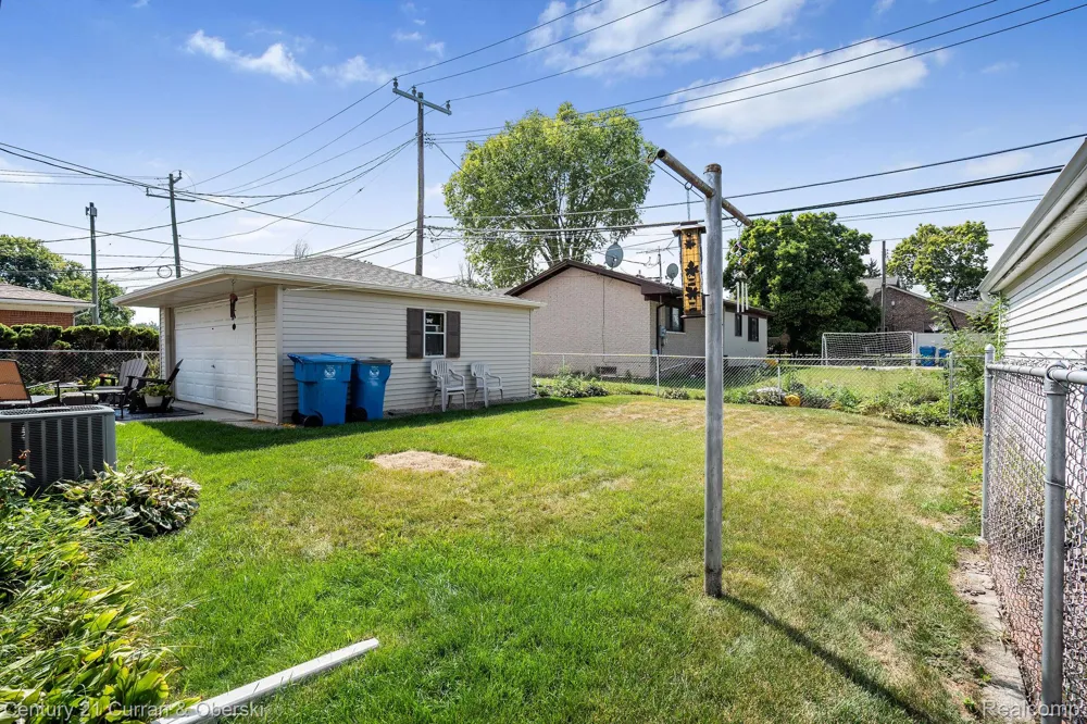8233 Evangeline Street Dearborn Heights City, MI 48127