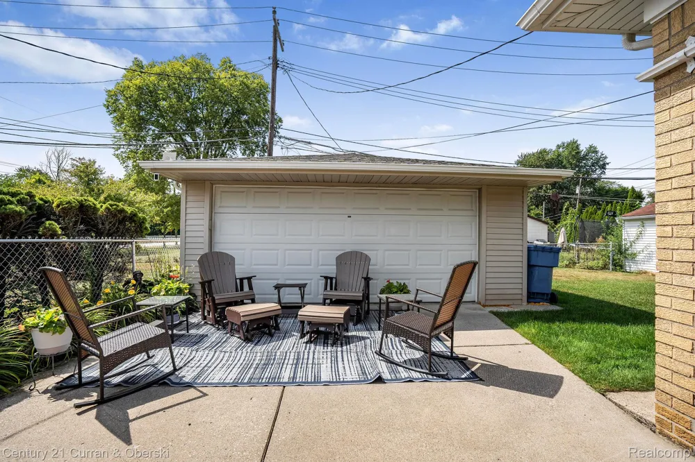 8233 Evangeline Street Dearborn Heights City, MI 48127